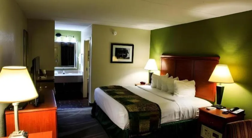 Bed in Best Western Shelbyville Inn and Suites Celebration Inn