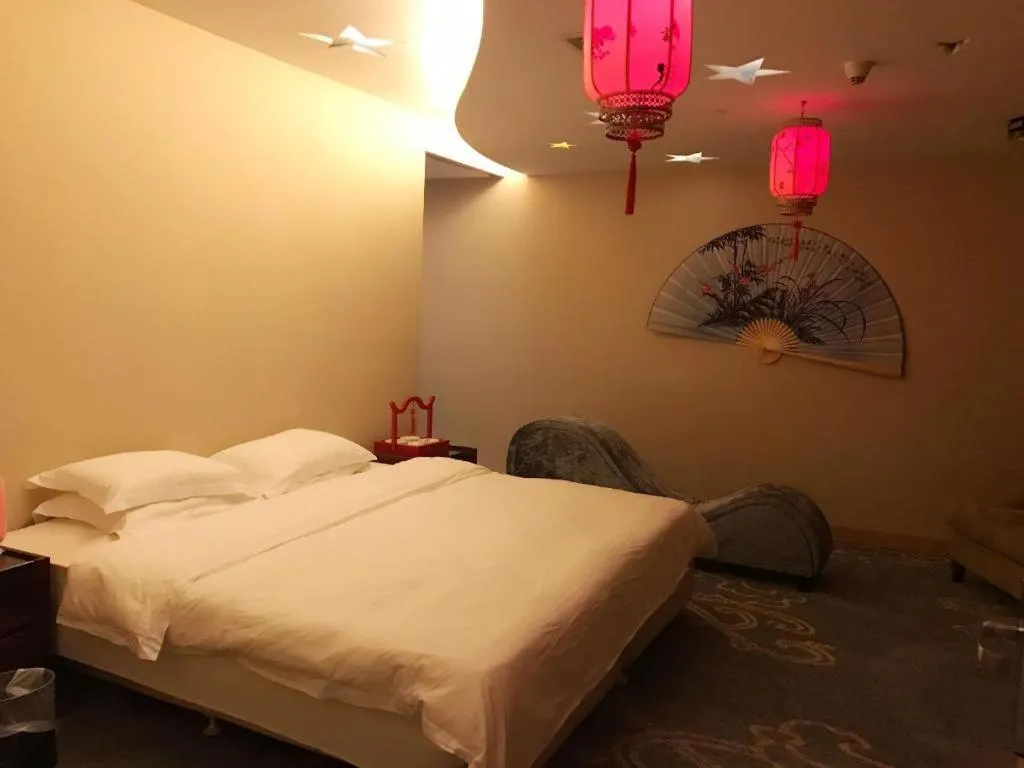 Bed in Changsha Xiaoxiang Huatian Hotel