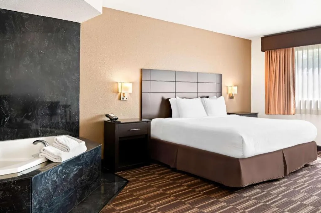 Bed in Best Western Monticello Gateway Inn