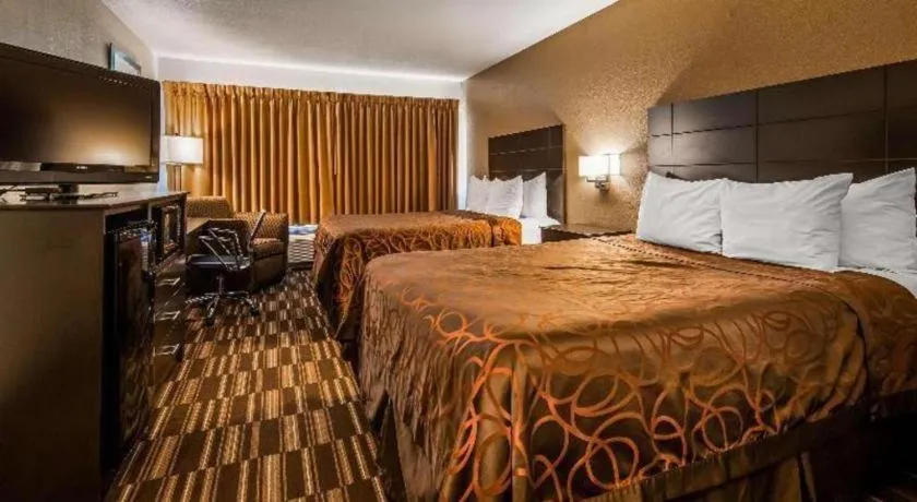 Bed in Best Western Monticello Gateway Inn