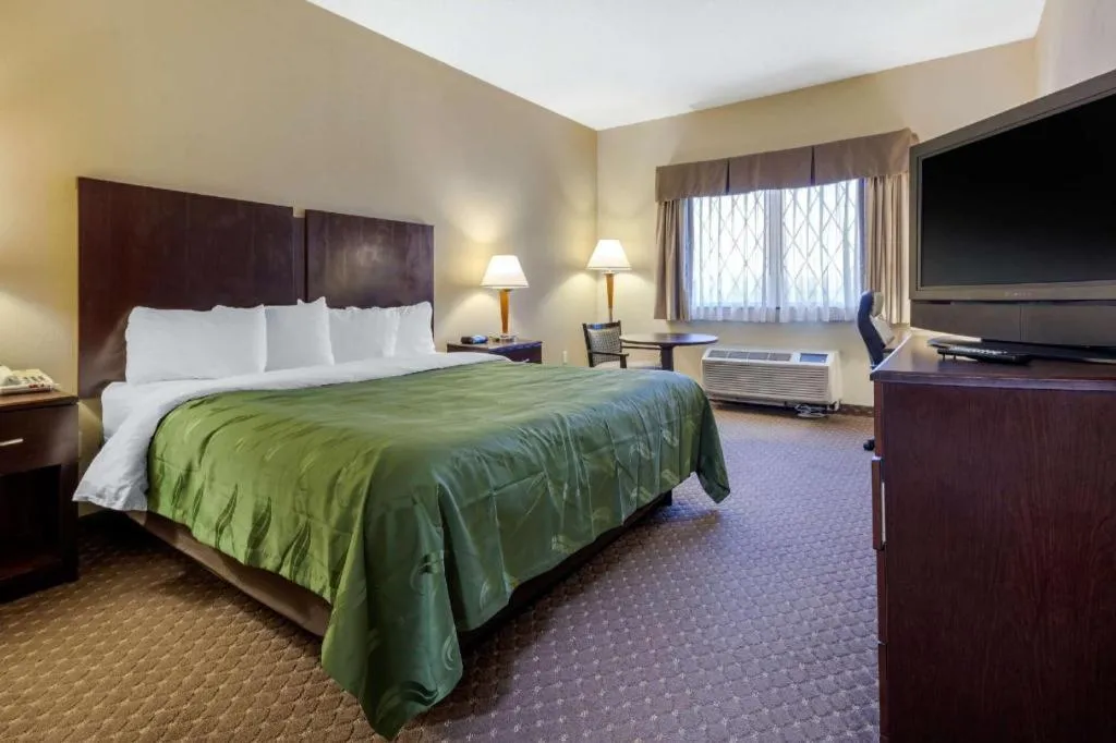 Bed in Quality Inn Smyrna