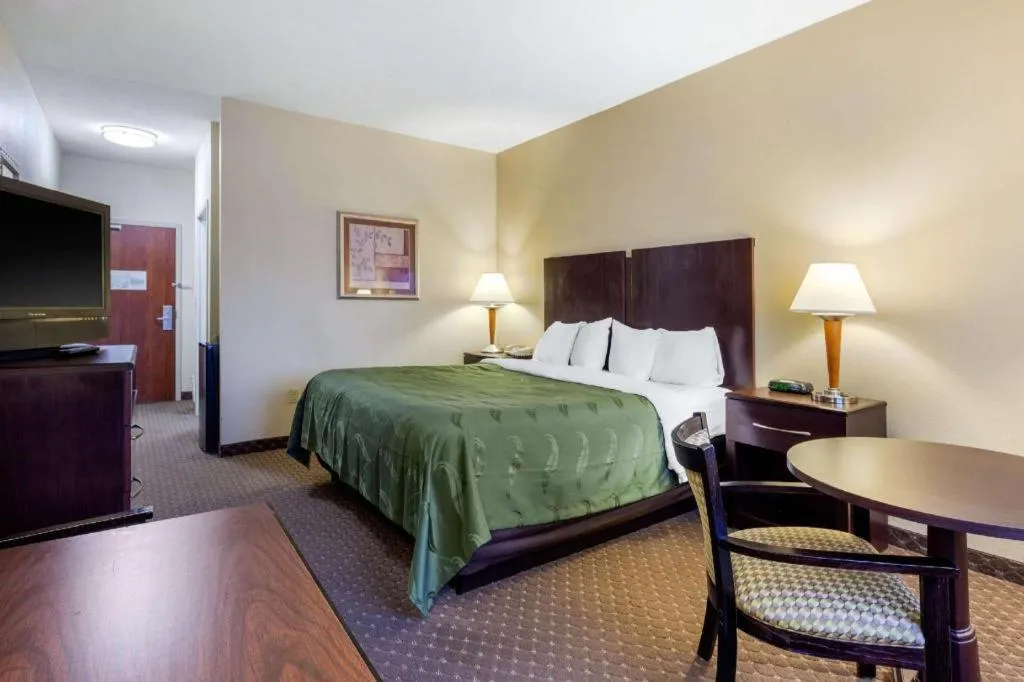 Bed in Quality Inn Smyrna