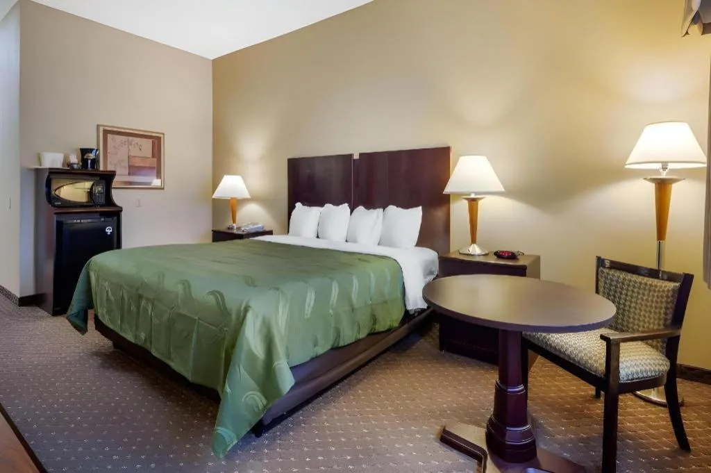 Bed in Quality Inn Smyrna