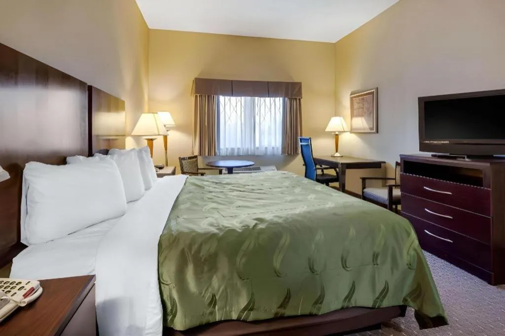 Bed in Quality Inn Smyrna