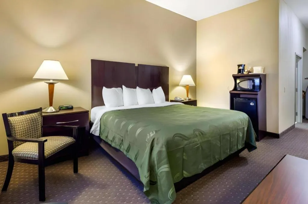 Bed in Quality Inn Smyrna