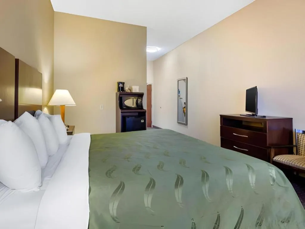 Bed in Quality Inn Smyrna