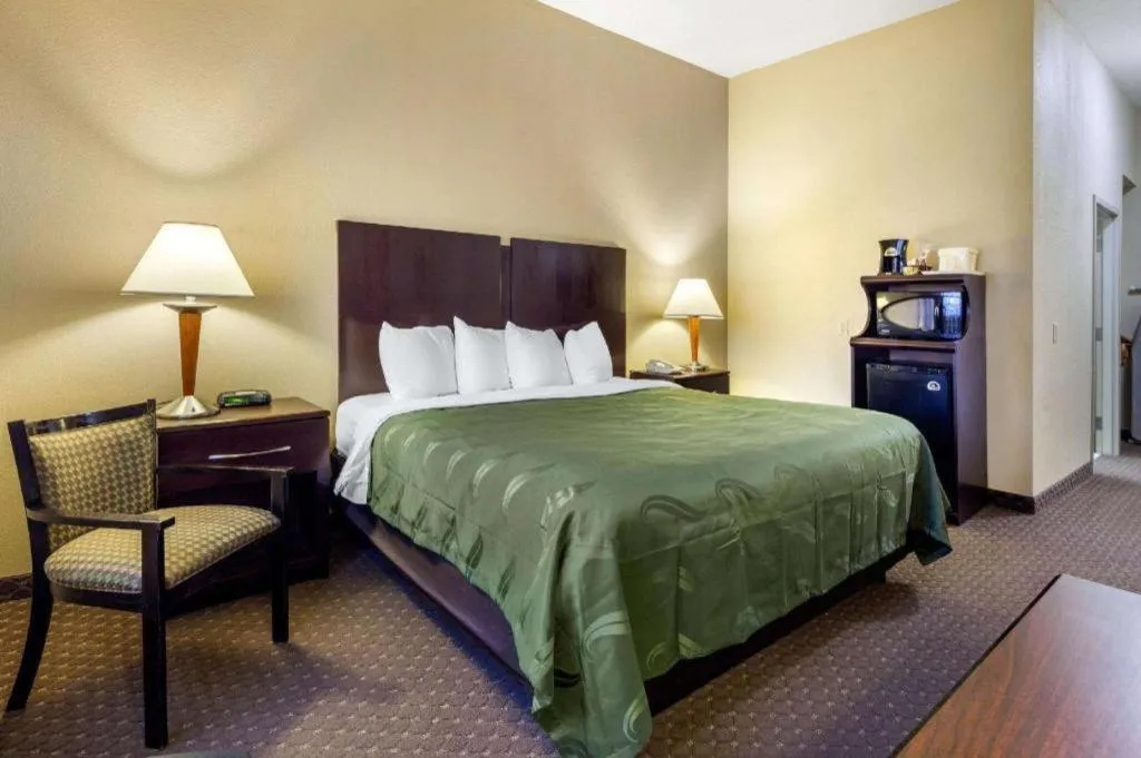 Bed in Quality Inn Smyrna