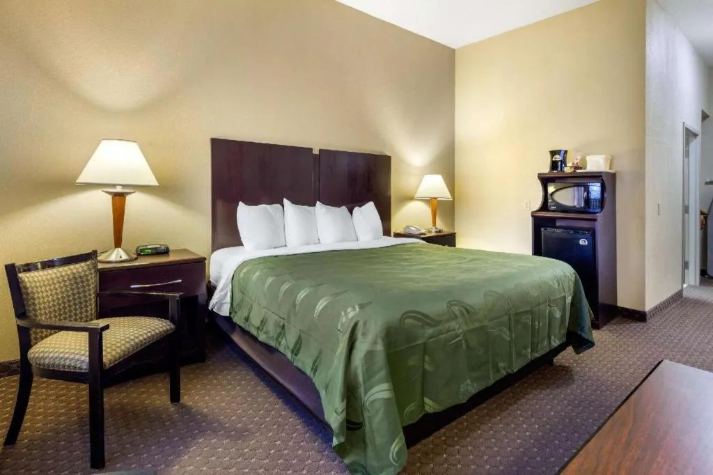 Bed in Quality Inn Smyrna