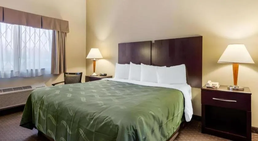 Bed in Quality Inn Smyrna