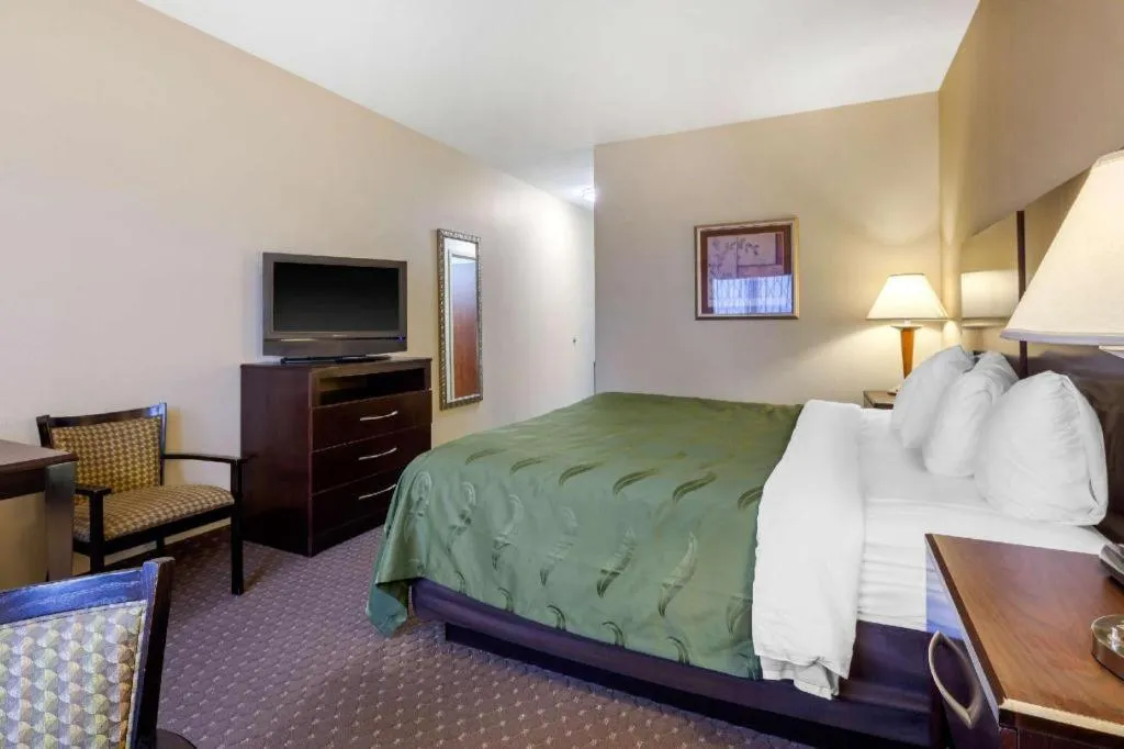 Bed in Quality Inn Smyrna