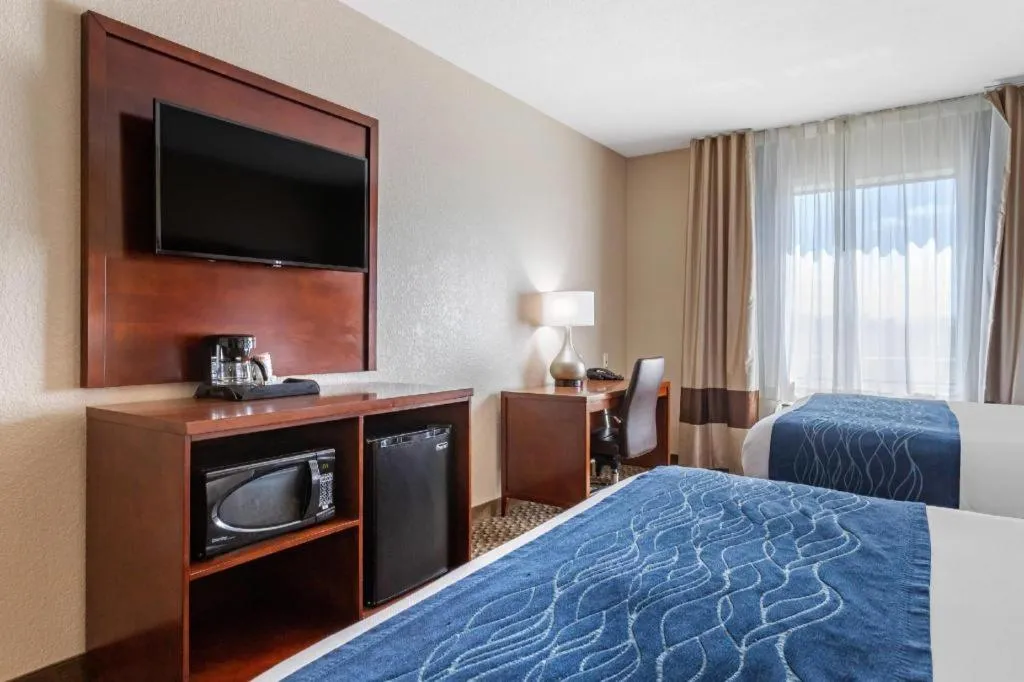 Bed in Comfort Inn & Suites Navasota
