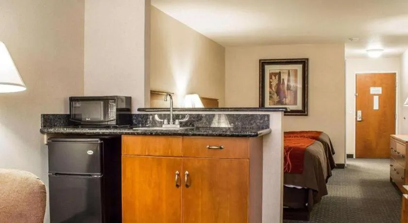 Bed in Comfort Inn and Suites Thatcher