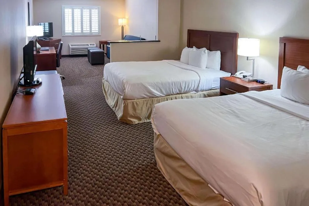 Bed in Comfort Inn and Suites Thatcher