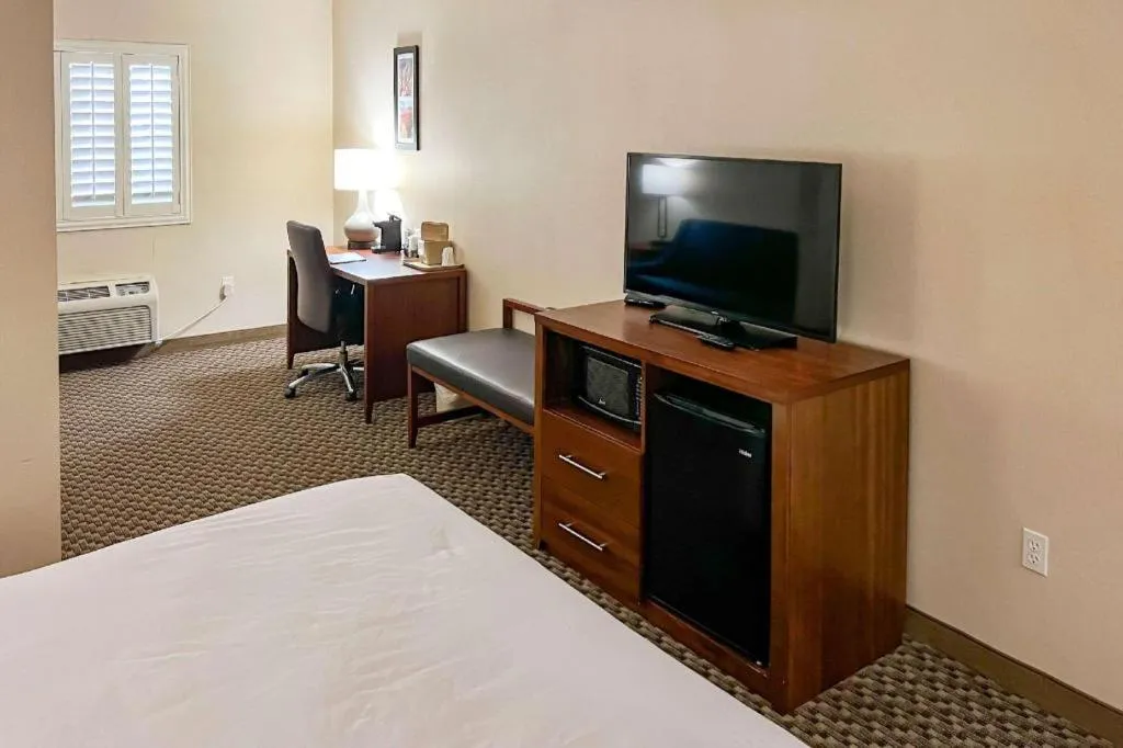 Bed in Comfort Inn and Suites Thatcher