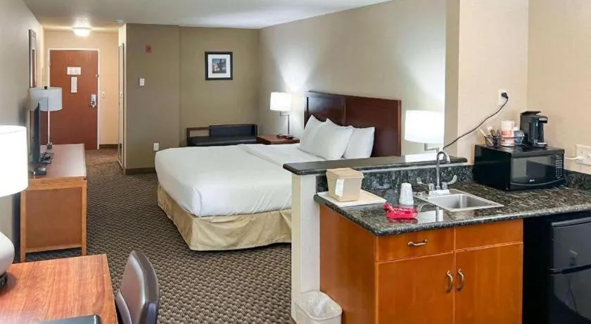 Bed in Comfort Inn and Suites Thatcher