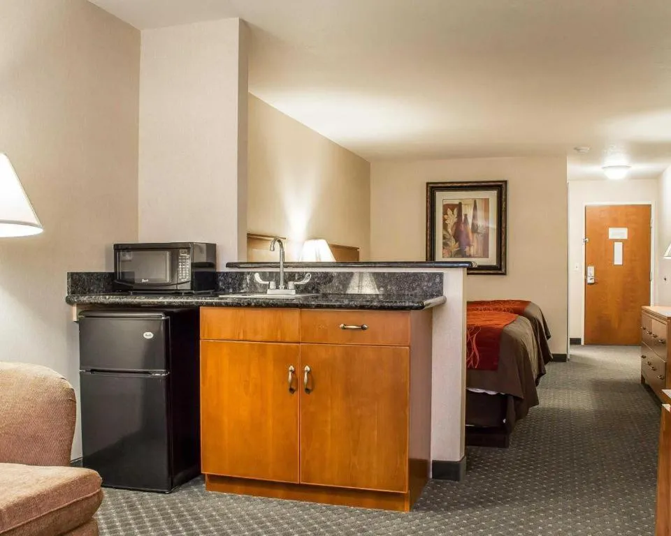 Bed in Comfort Inn and Suites Thatcher