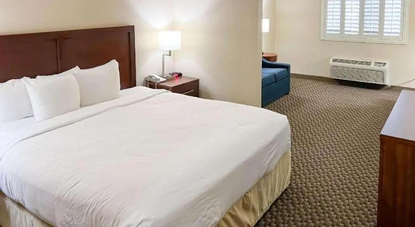 Bed in Comfort Inn and Suites Thatcher