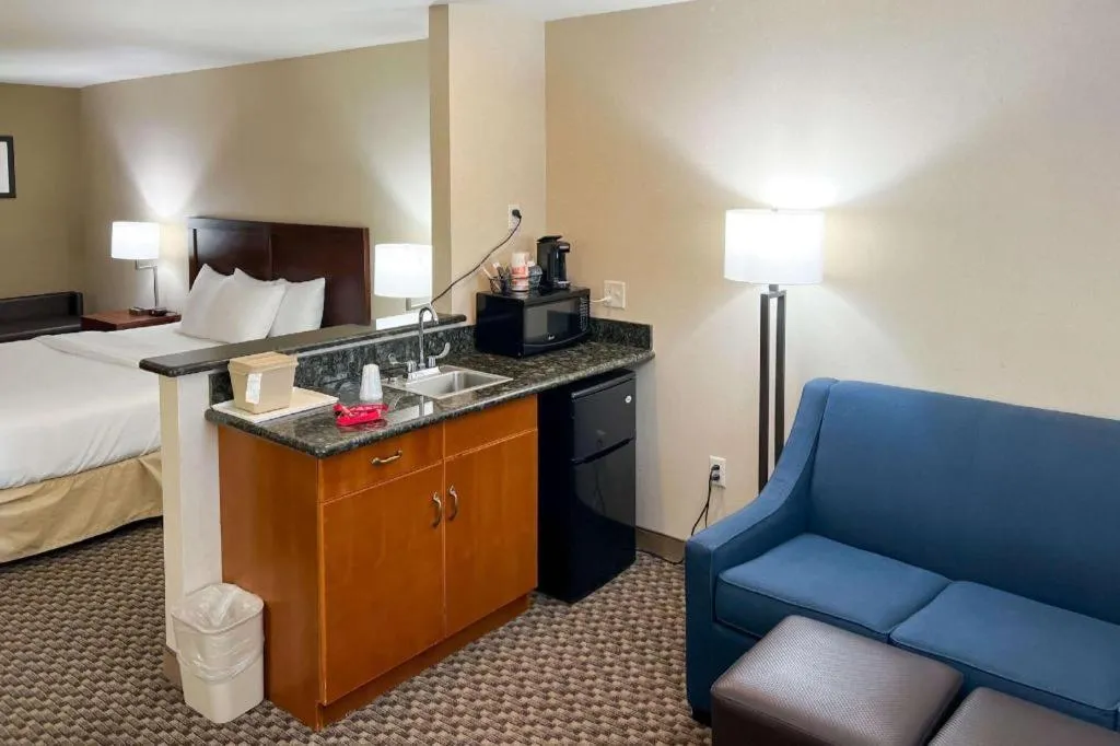 Bed in Comfort Inn and Suites Thatcher