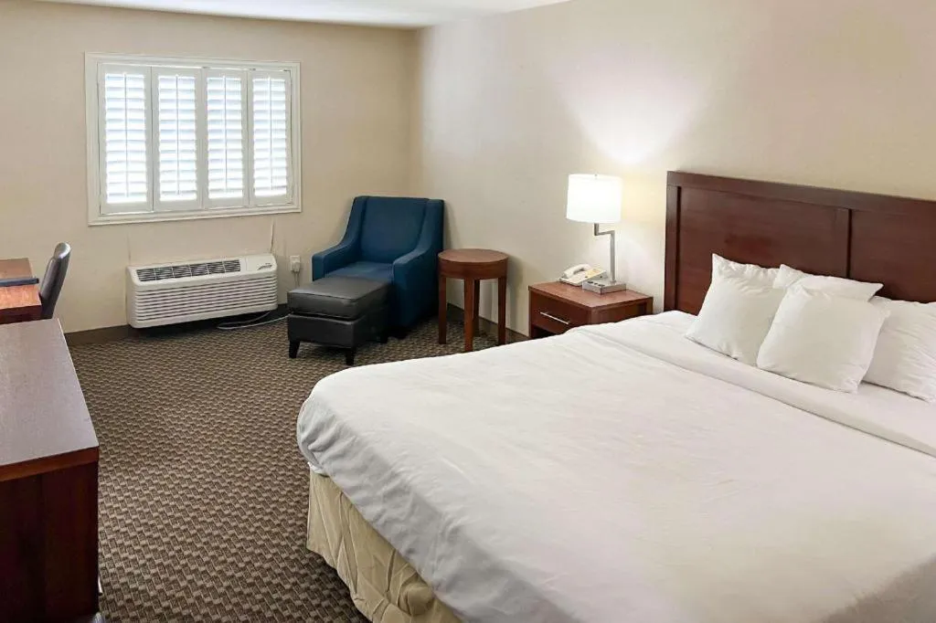 Bed in Comfort Inn and Suites Thatcher