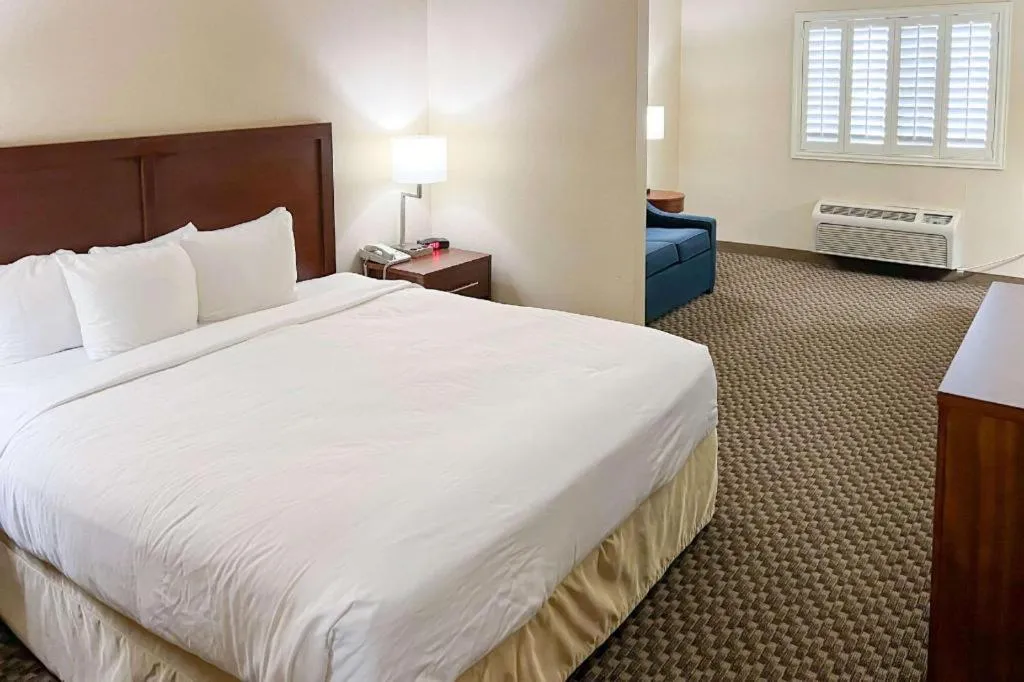 Bed in Comfort Inn and Suites Thatcher