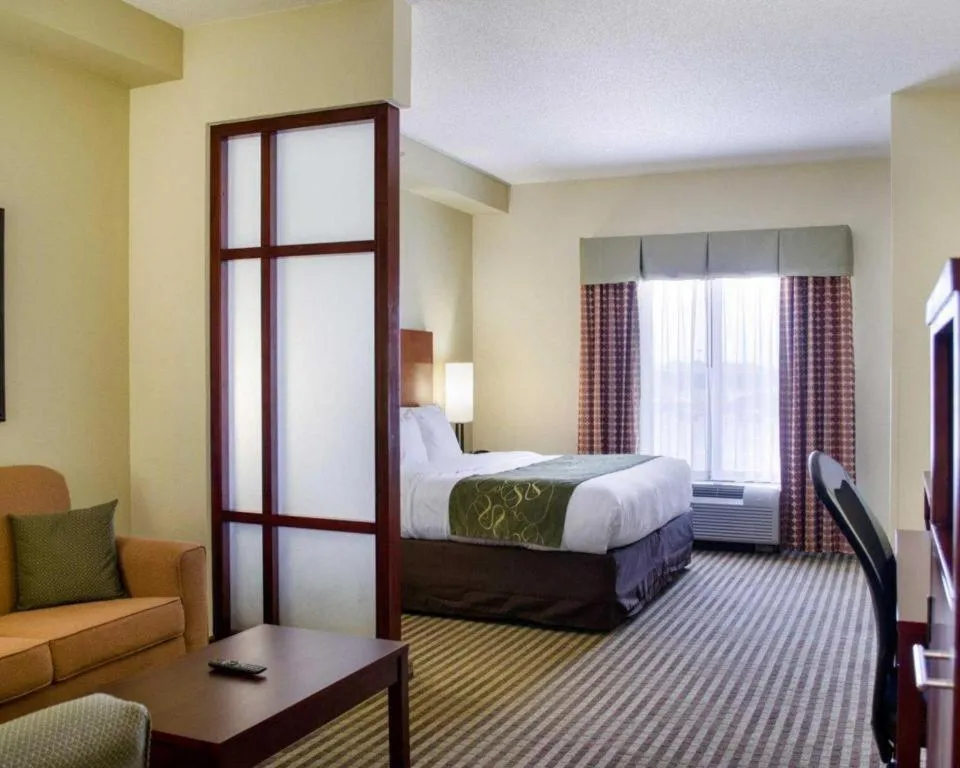 Bed in Comfort Suites Greenwood