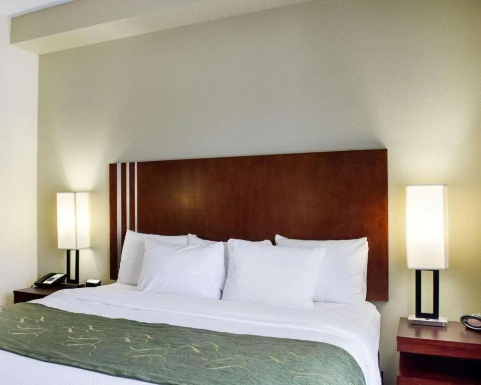 Bed in Comfort Suites Greenwood
