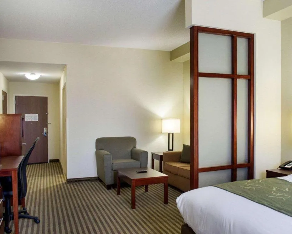 Bed in Comfort Suites Greenwood
