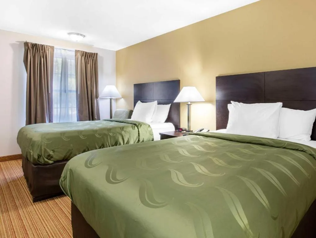 Bed in Quality Inn Arab Hwy 231