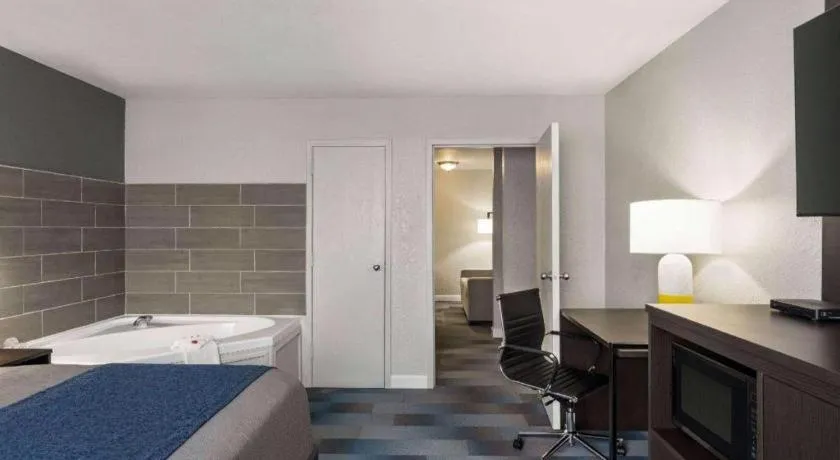 Bed in Days Inn Chillicothe