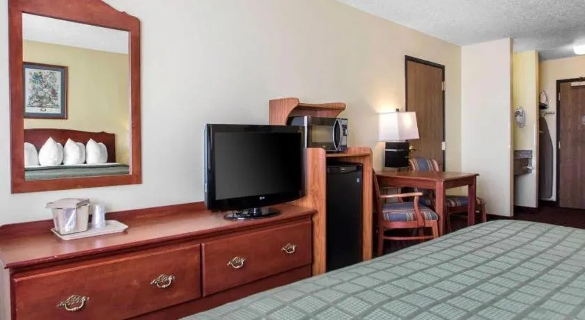 Bed in Quality Inn Mineral Point