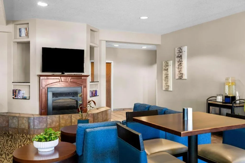 Comfort Inn & Suites