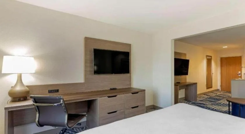 Bed in Comfort Inn & Suites Hot Springs Midtown