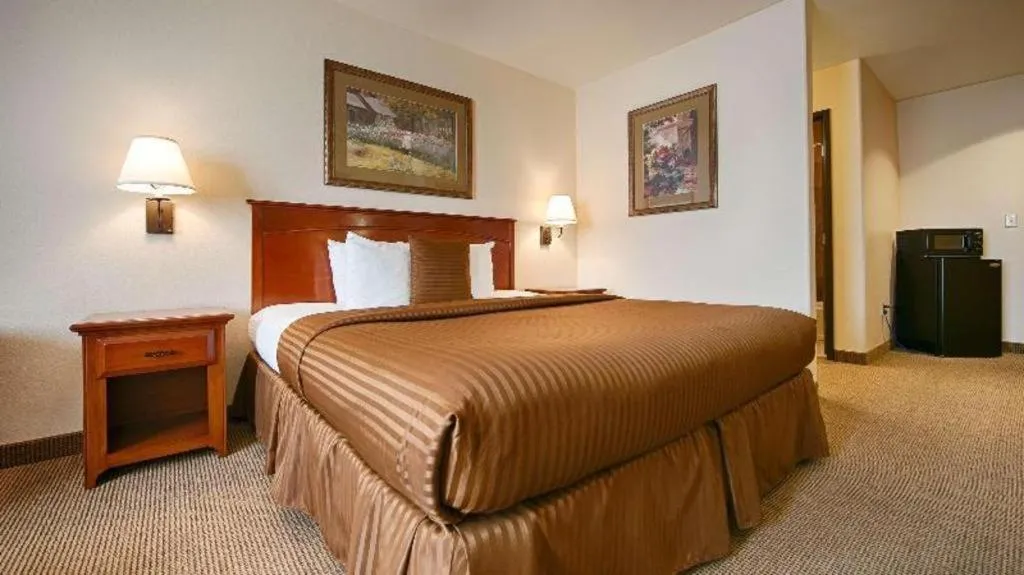 Bed in Best Western Territorial Inn & Suites