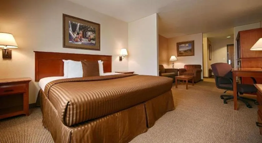 Bed in Best Western Territorial Inn & Suites