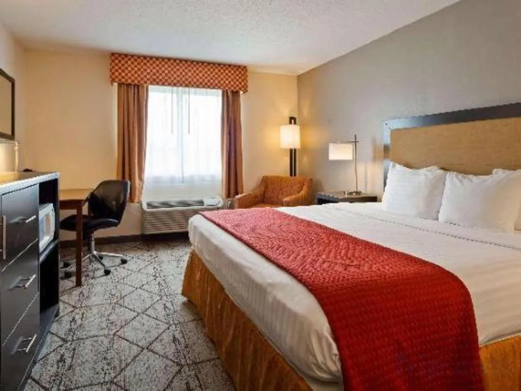 Bed in Best Western Nittany Inn Milroy