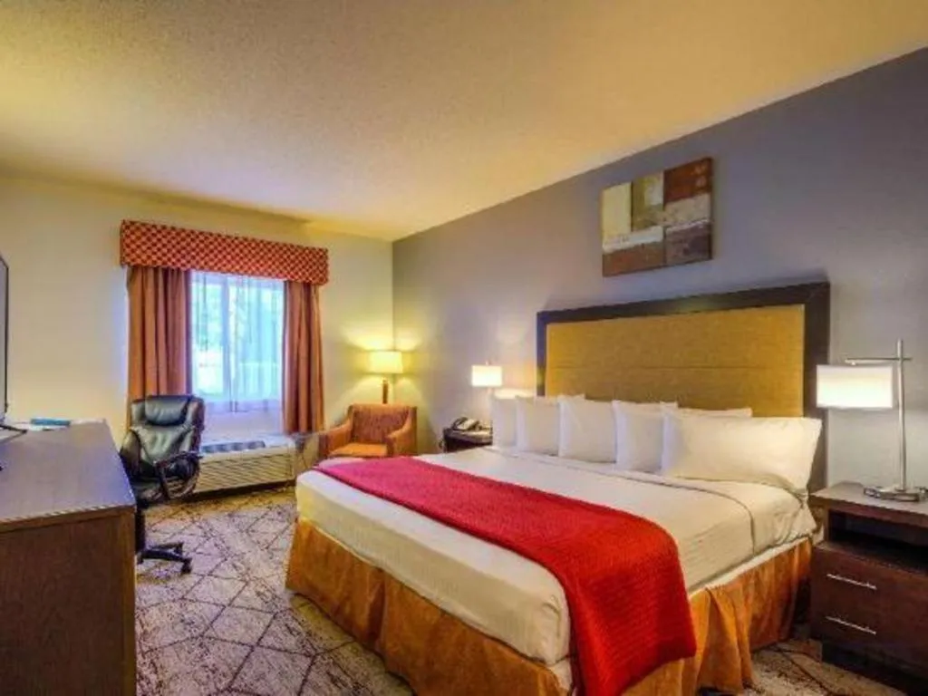 Bed in Best Western Nittany Inn Milroy