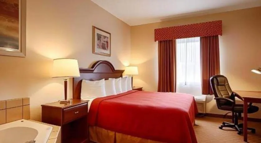 Bed in Best Western Nittany Inn Milroy