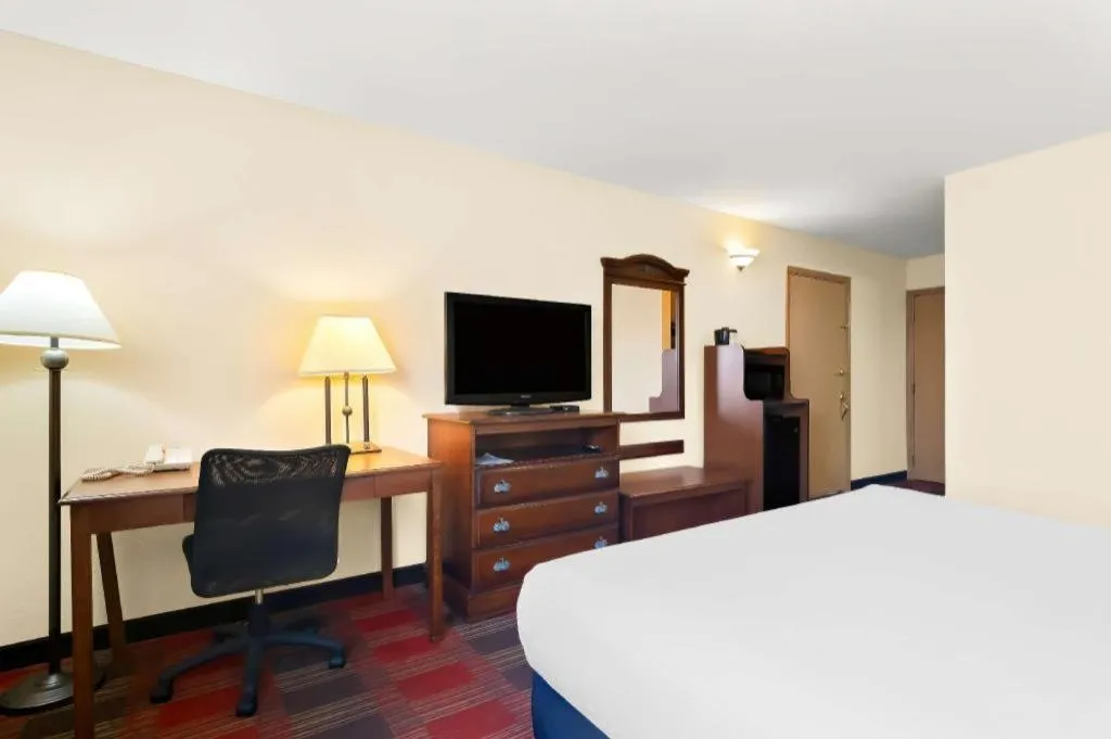 Bed in Best Western Stateline Lodge