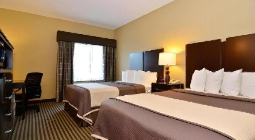 Bed in Best Western Oakdale Inn