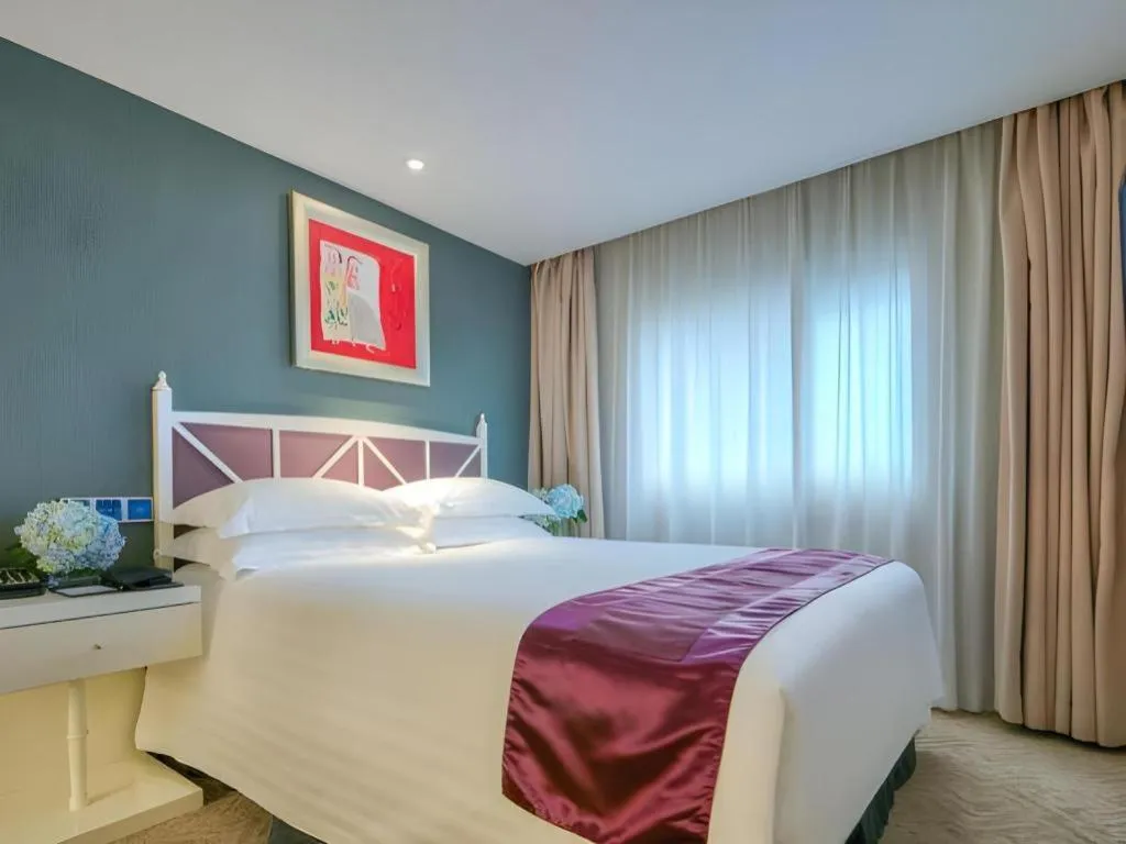 Bed in New Century Manju Hotel Shanghai New International Expo Center