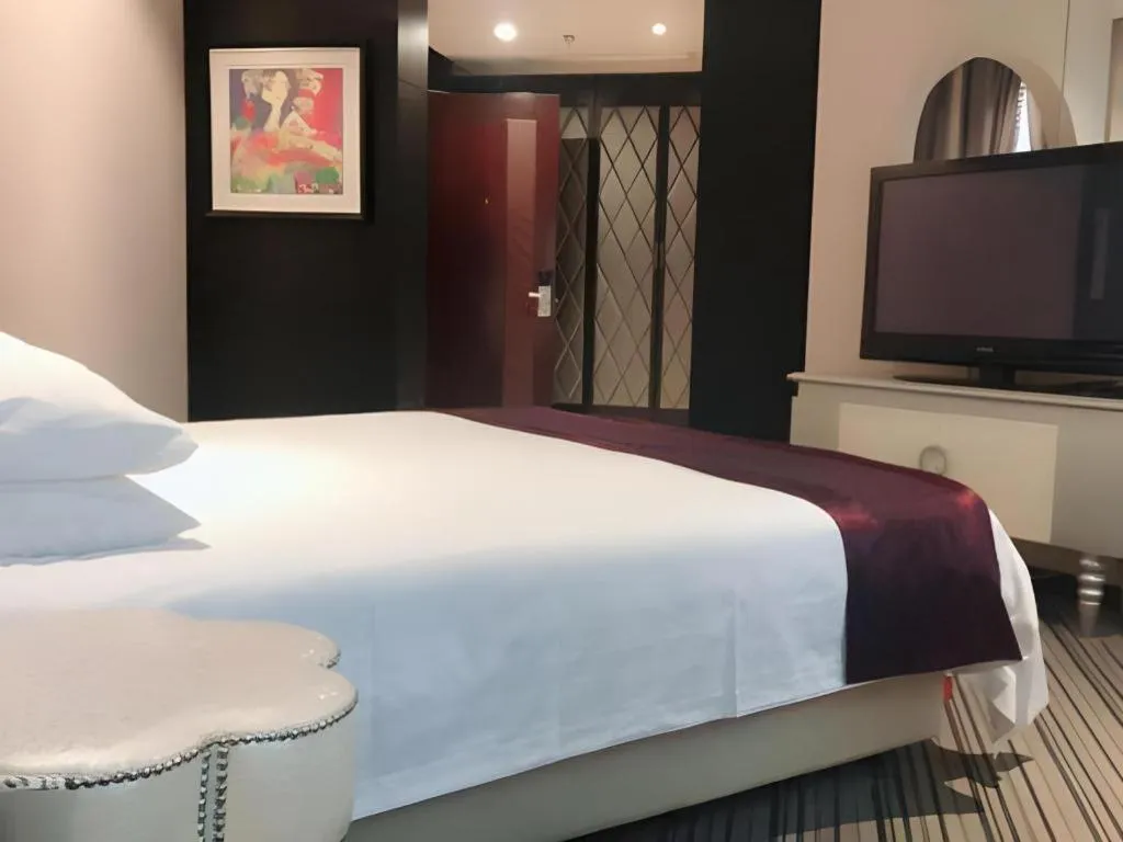 Bed in New Century Manju Hotel Shanghai New International Expo Center