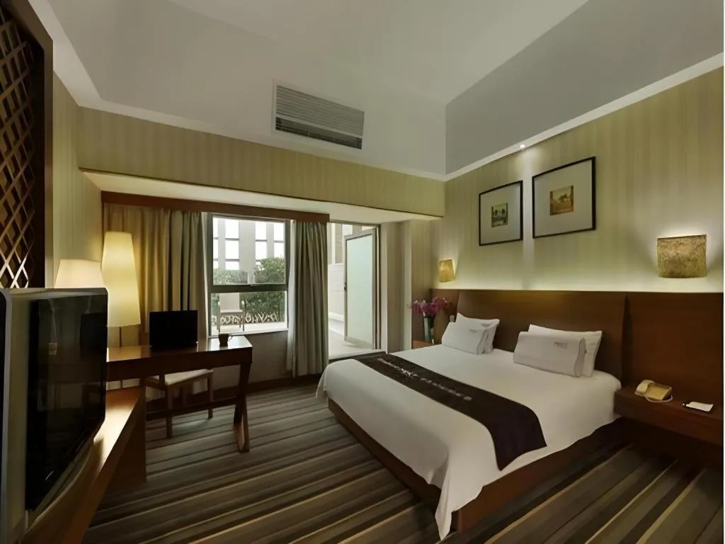 Bed in South China Laguna Hotel