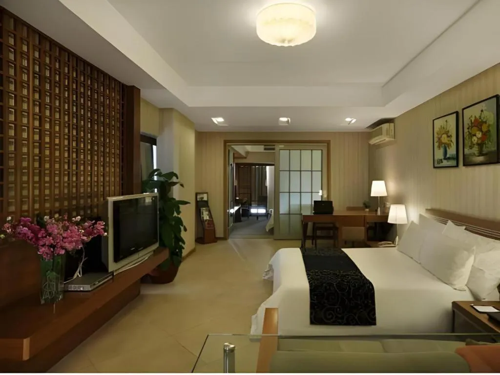 Bed in South China Laguna Hotel