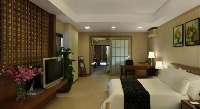 Bed in South China Laguna Hotel