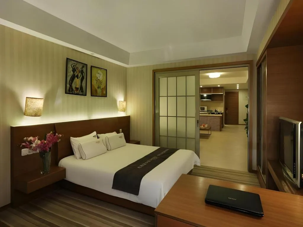 Bed in South China Laguna Hotel