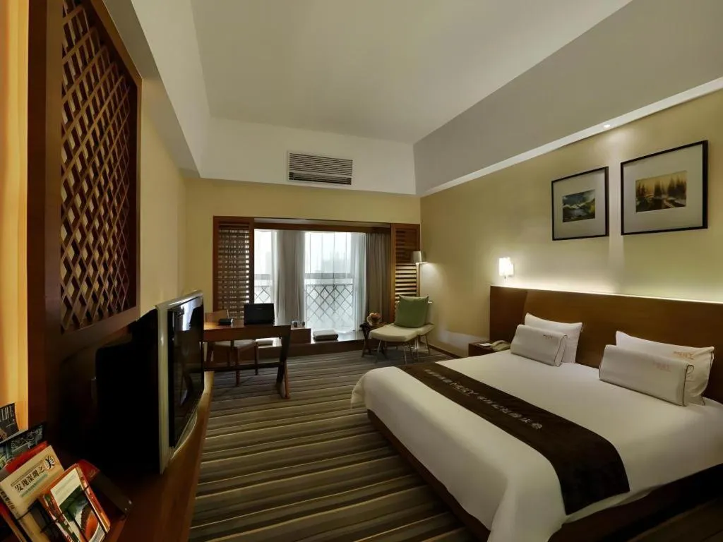 Bed in South China Laguna Hotel