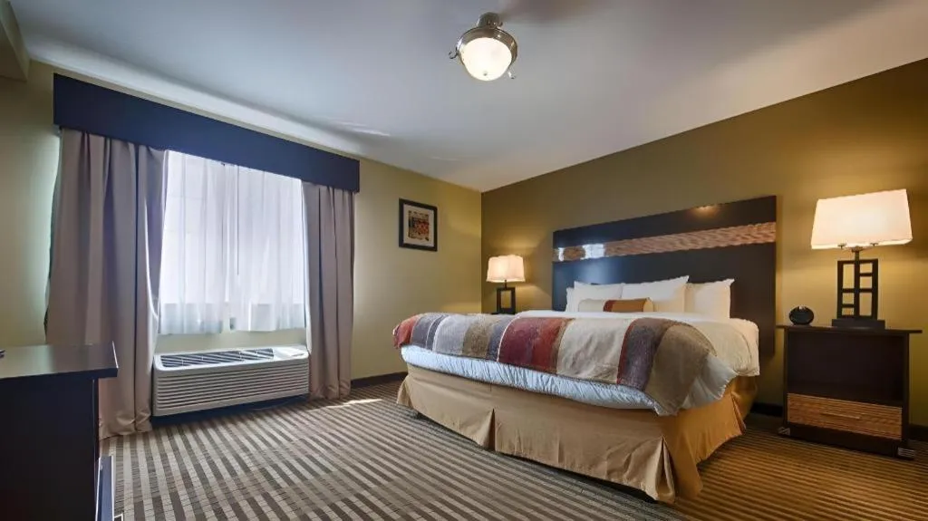 Bed in Best Western Rama Inn