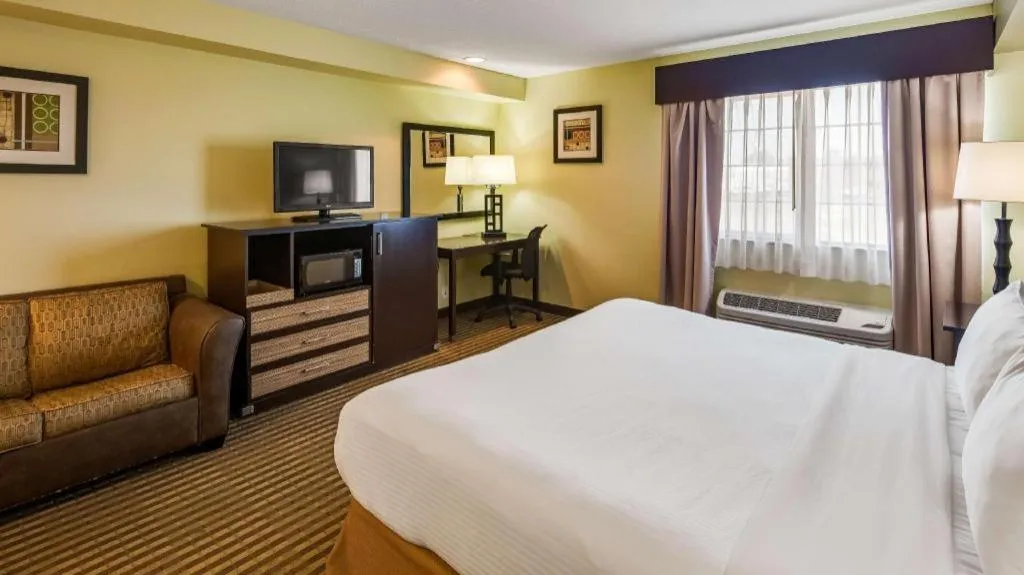 Bed in Best Western Rama Inn