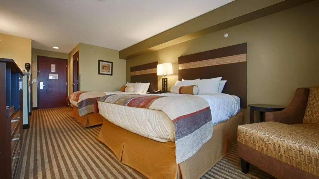 Bed in Best Western Rama Inn