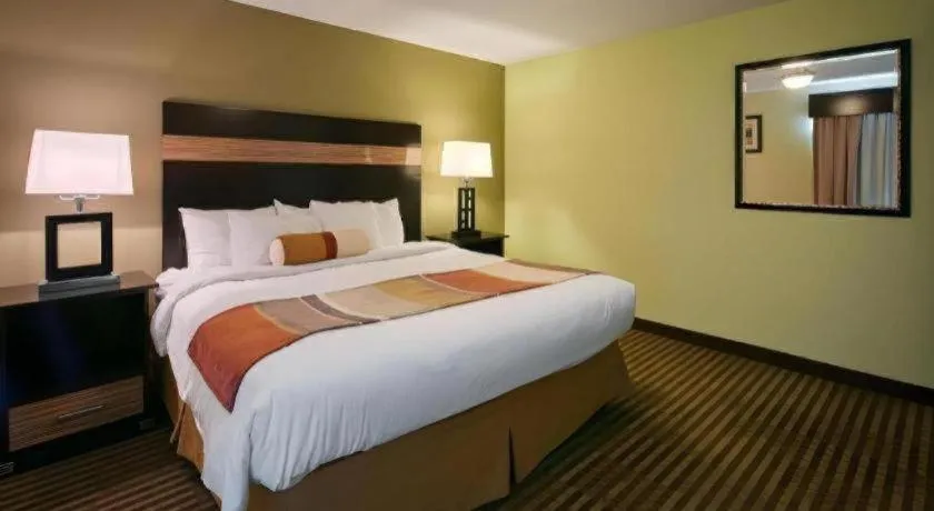 Bed in Best Western Rama Inn